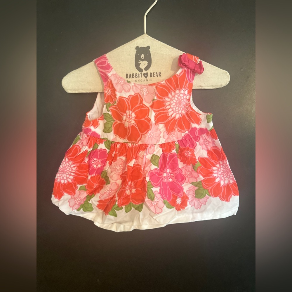 Gymboree 12-18 m floral dress with pink bow 🎀. Large flowers, great condition!